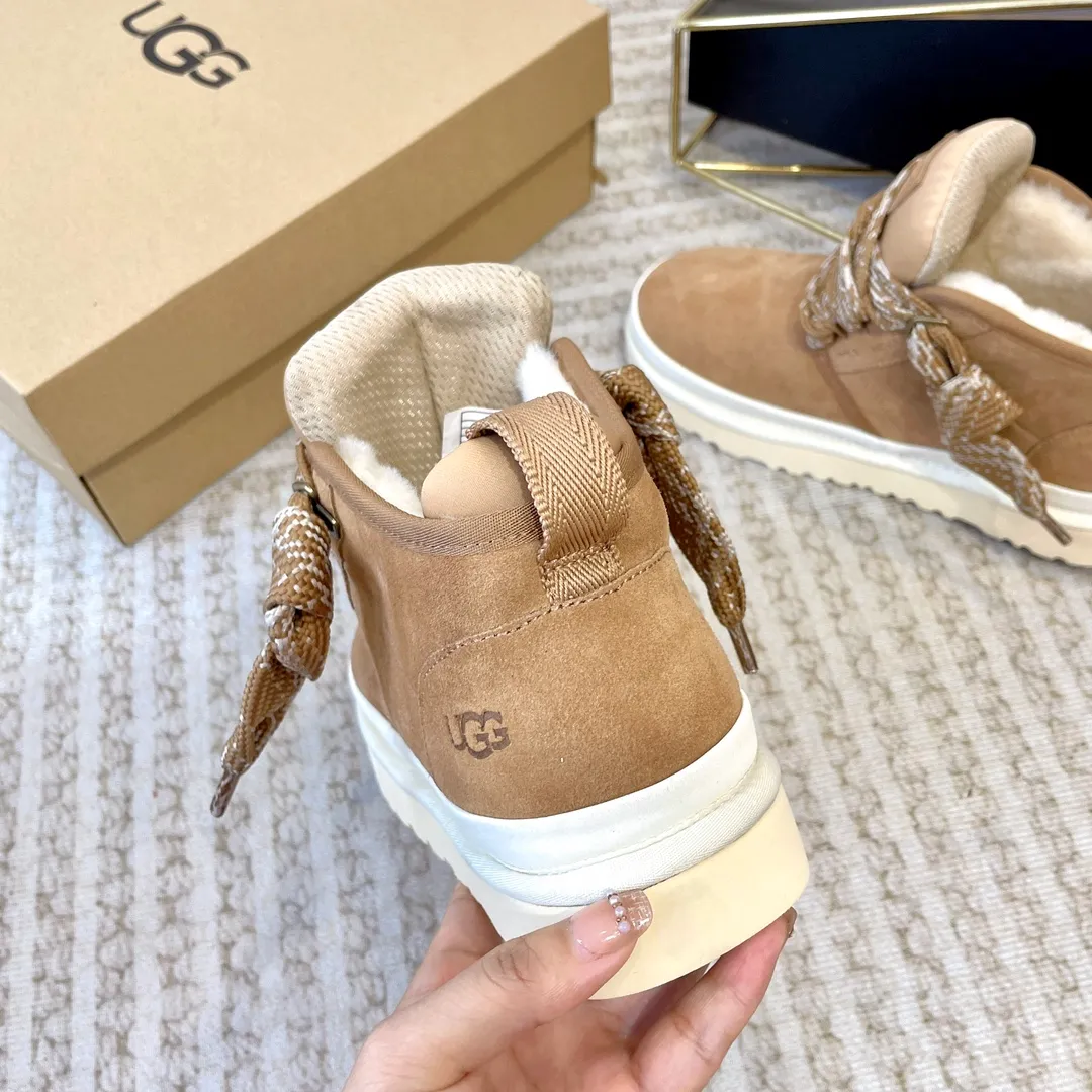 【UGG】 P: 560💰 Men's size 40 to 44 2025 new style 𝑼𝑮𝑮•Men's ◾️. Winter snow boots and fur shoes, the matching coefficient is also 100% 💥 Very good-looking ✨ Full of fashion sense, wearing it makes you look more attractive📈 1⃣️ Upper: High-quality cow suede 2⃣️Inner lining: Integrated sheepskin imported from Australia🐑The lining is made of Australian lamb wool 3️⃣Outsole: Wear-resistant, lightweight, foamed and non-slip outsole